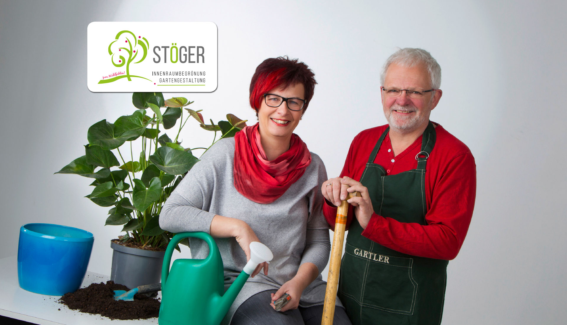 Andrea Stöger-Wastell, Johannes Stöger mit Gartenwerkzeug